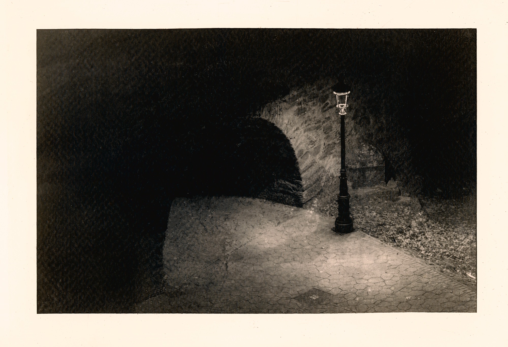 Arco y farola, carbón transportado de José Antonio Verde