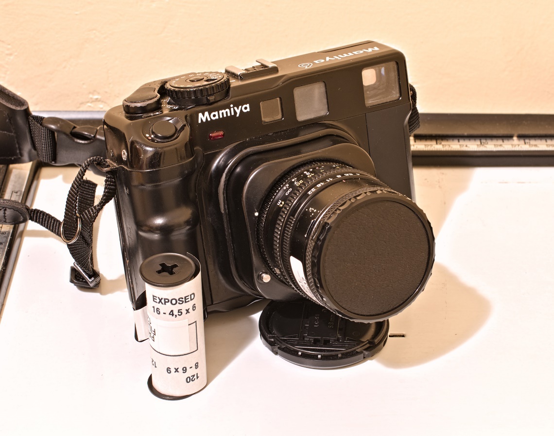 Cámara Mamiya 6 de formato medio