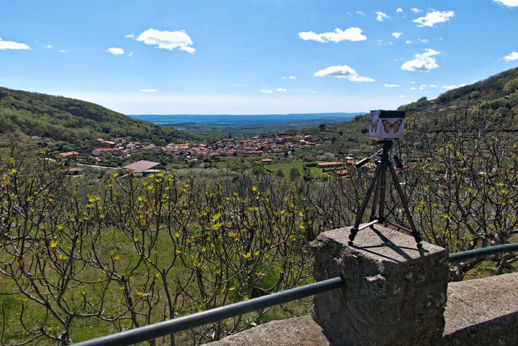 Cámara estenopeica ante el paisaje de Pasarón de la Vera